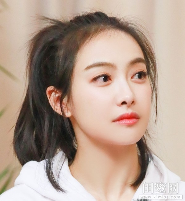 美妆时尚馆 i 宋茜换了个刘海和唇色,就简直"嫩"到停不下来!