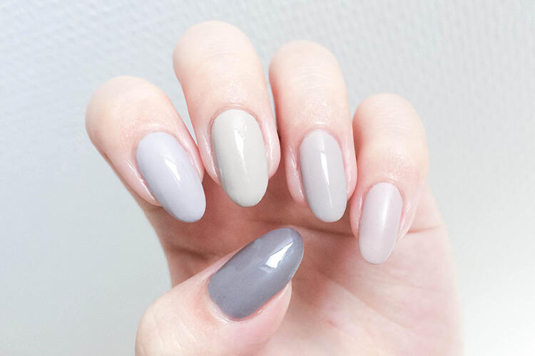 使いやすさno 1 1本あれば必ず使えるオススメのグレージュネイルカラー5選