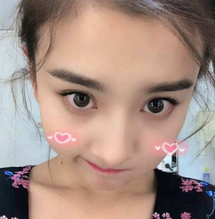 即将亮相米兰时装周，魅眼少女宋祖儿教你告别黑眼圈！